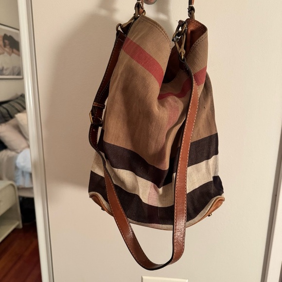 BURBERRY mega check ashby bucket bag - Picture 5 of 11
